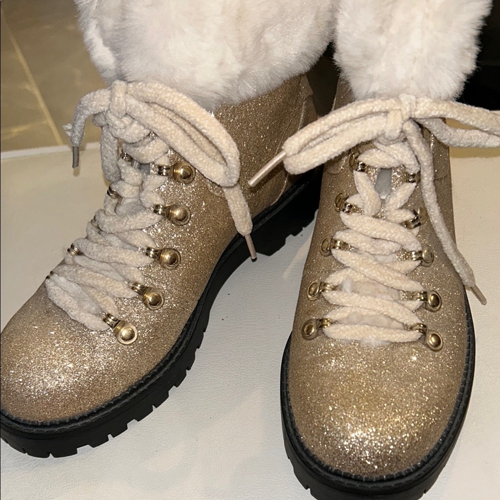 Katy Perry Gold Glitter Ivory Faux Fur Boots EUC sz 7